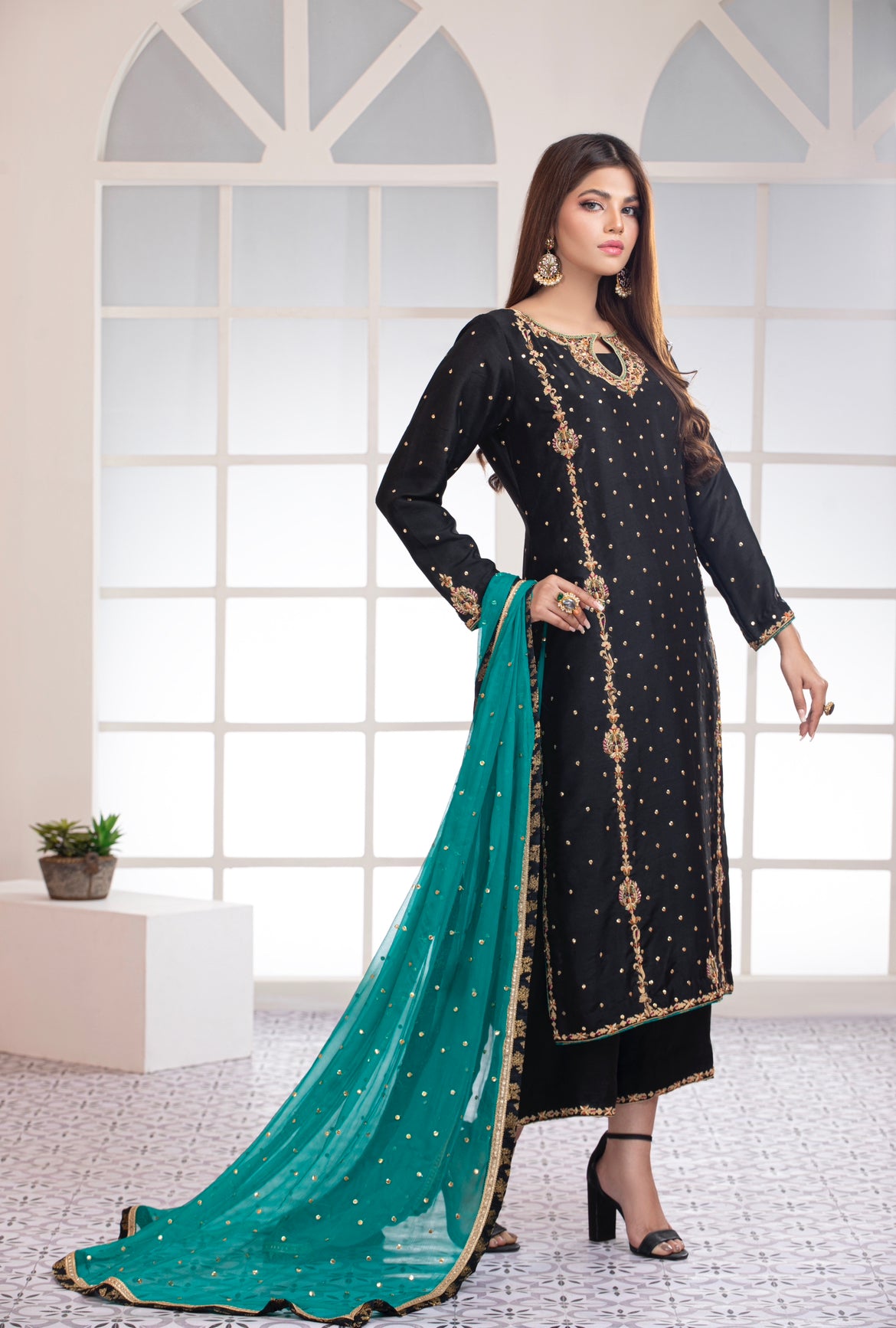 black raw silk dress Black raw silk dress